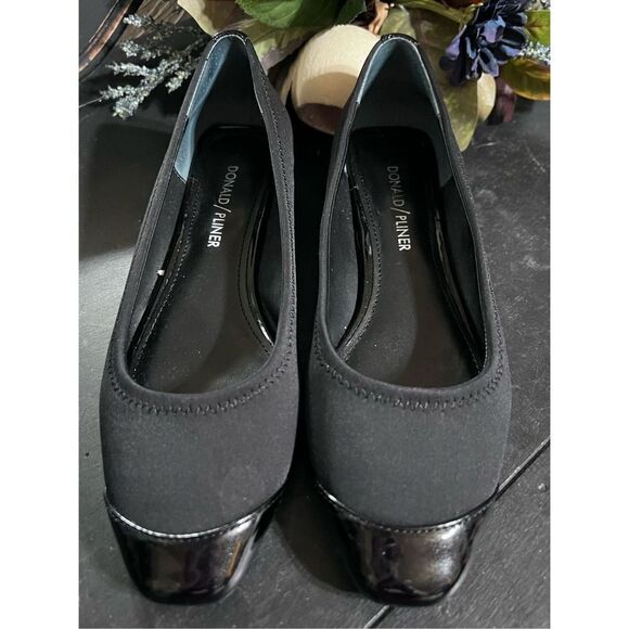 Donald J. Pliner ISAA Microfiber Patent Leather Flats size 6M - Picture 3 of 5